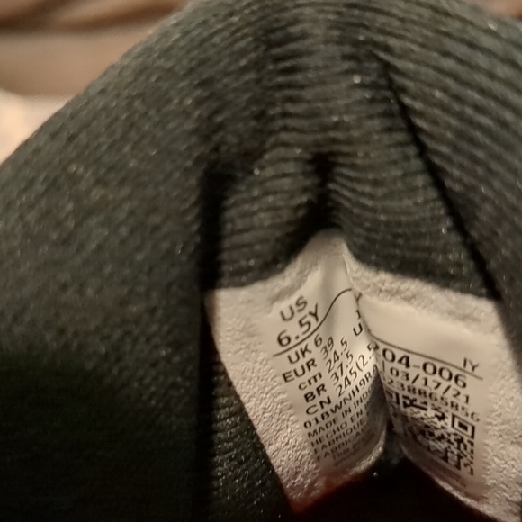 Shoes - Picture 5 of 5